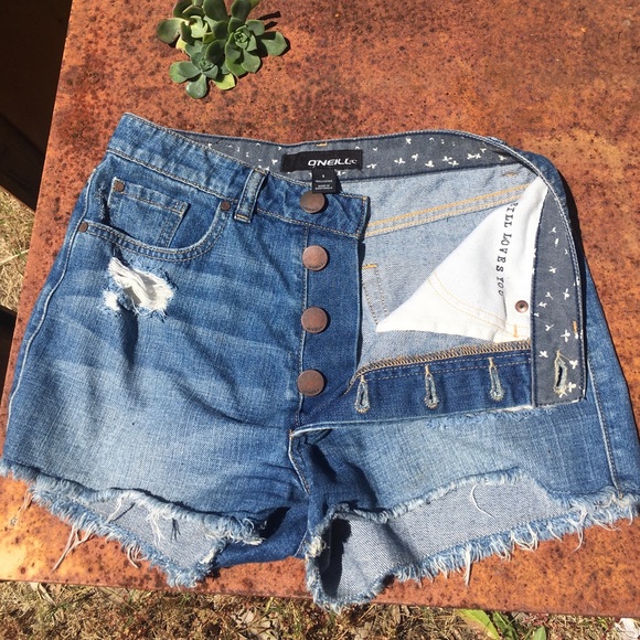 Exclusive O’NEILL Highwaisted Denim Shorts - Picture 4 of 11